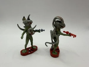 2x 1980s Britains Stargard Space mutant invaders - Picture 1 of 3