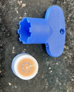 Aireador de caño de lavabo Crosswater MPRO y llave Neoperl - Imagen 1 de 2