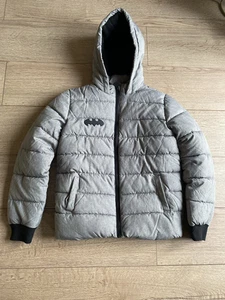 Chaqueta acolchada gris cremallera completa DC Batman para niños 11-12 años 146-152 cm - Imagen 1 de 8