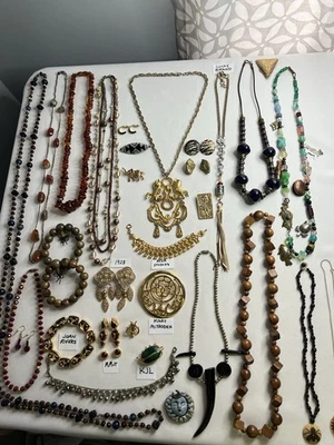 VINTAGE EGYPTIAN REVIVAL JEWELRY LOT 32pcs KJL MARY McFADDEN ALVA STUDIOS 1928 - Image 1 of 4