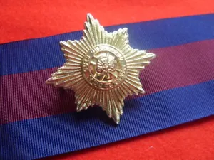 MÜTZENABZEICHEN IRISH GUARDS ELOXIERT & BASKENMÜTZE BAND - IG - BRITISCHE ARMEE FUSSSCHUTZ - Bild 1 von 4