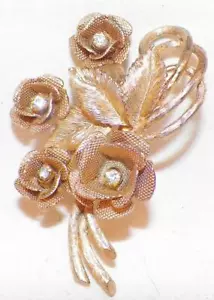 Goldtone Flower Pin Clear Rhinestones Textured Brooch Vintage Retro Nice - Picture 1 of 3