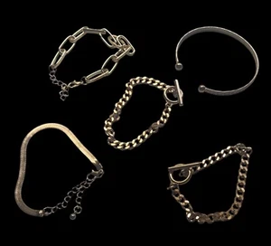 Set 5 Bracelets Gold Tone Fashion Jewelry 1 Bangle Hearts - Picture 1 of 12