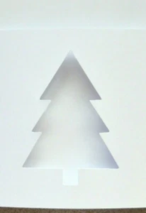 5 doppelt/gefaltete weiße 6" x 4" Kartenrohlinge mit Weihnachtsbaumöffnungen & weißen Umschlägen  - Bild 1 von 1