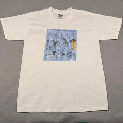 Camiseta Gildan Masculina L Branca Gráfica Festival Dockers Cáqui Classicamente Y2K - Imagem 1 de 4