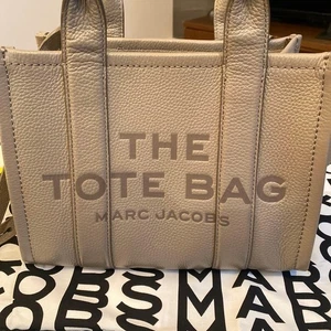 MARC JACOBS The Tote Bag Beige Pelle Piccola Elegante con Storagebag dal venditore JP - Foto 1 di 11