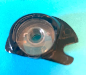 SINGER SEWING MACHINE BOBBIN CASE FOR BRITISH MODELS ORIGINAL BLACK VINTAGE  742 - Picture 1 of 3