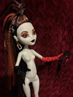 Lote Muñeca Mattel Creations Off-White C/o Monster High Electra Melody Foto 1 de 4