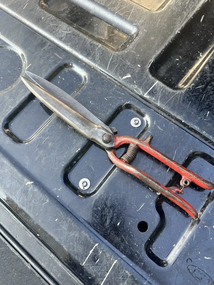 Vintage WISS No. 5600 Forged Steel Garden Grass Shears Red Handles - Image 1 of 4