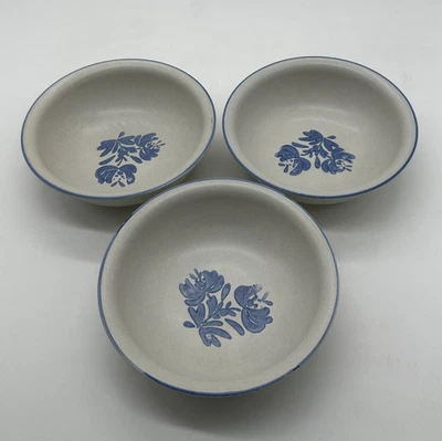 Juego de 3 cuencos de sopa de cereales Pfaltzgraff Yorktowne azul floral hechos en EE. UU. ¡USADOS EN EXCELENTE ESTADO! Foto 1 de 4