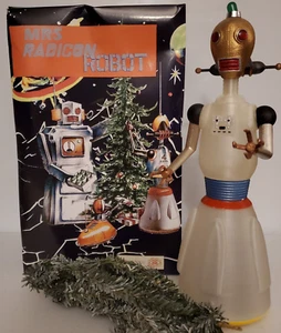 MRS. RADICON ROBOT: Prototype #1 of 2 made for the Box Artist / Roboz (KR) - Picture 1 of 5