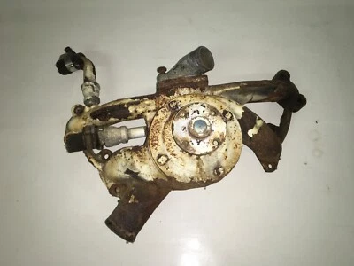 Carcasa de bomba de agua original Studebaker V8 534562 Hawk Commander  Foto 1 de 3