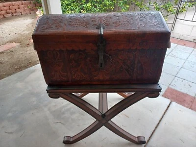 ANTIGUA DOTE ESPAÑOLA SIGLO XIX MATRIMONIO CUERO MECANIZADO/REPUJADO PECHO/BAÚL Foto 1 de 4