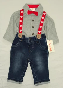 CAT & JACK 4-TEILIG KLEINKIND JUNGEN JEANS, HOSENTRÄGER, FLIEGE & HEMD 0-3 MONATE NEU - Bild 1 von 9
