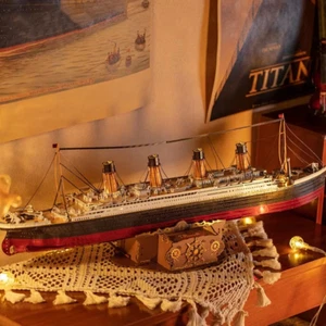 Premium Titanic Model Boat - Picture 1 of 4