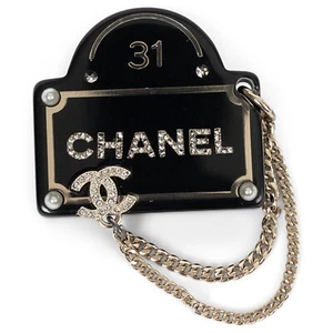 71686 auth CHANEL black resin 22B RUE CAMBON STREET SIGN STRASS Brooch - Picture 1 of 5