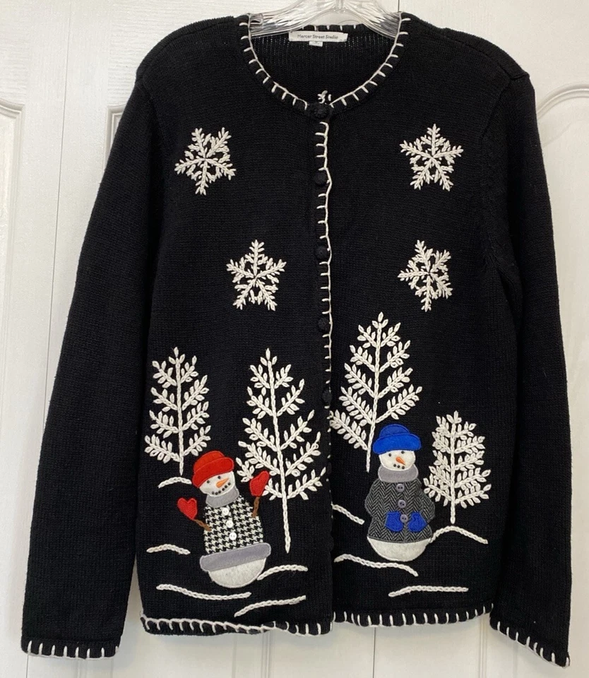 Cárdigan suéter mediano Mercer Street Studio para mujer negro con botones de Navidad Foto 1 de 4