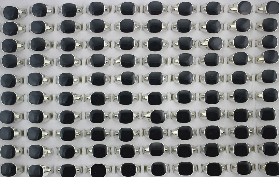 Lote a granel de 32 piezas al por mayor de anillos de esmalte negro estilo simple para mujer y hombre Foto 1 de 4