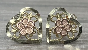 Pendientes Vintage Oro 14K Dos Tonos Corazón Rosa Filigrana Delicados Tachuelas Firmados .79g - Imagen 1 de 8