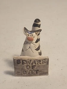 Simpatica statuina fatta e dipinta a mano attenzione al gatto - Foto 1 di 5