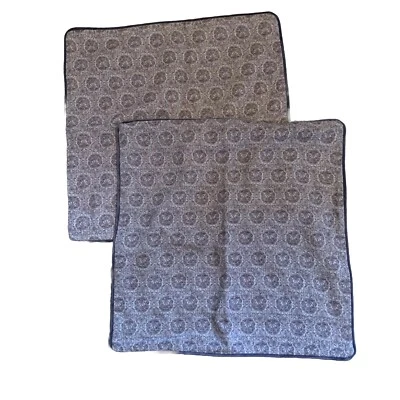 (2) Fundas de almohada Pottery Barn patrón de carcasa beige terciopelo 22” X 22” cremallera Foto 1 de 4
