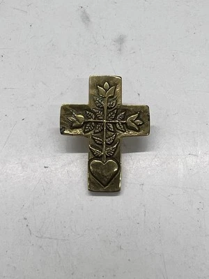 Colgante cruzado corazón floral de latón Jeep Collins  Foto 1 de 4
