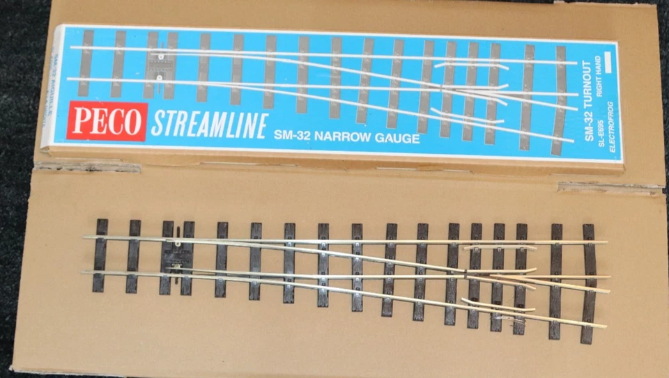 PECO SL-E896 Turnout Medium Radius Left Hand SM-32 / Gauge 1 - Electrofrog - Image 1 of 3
