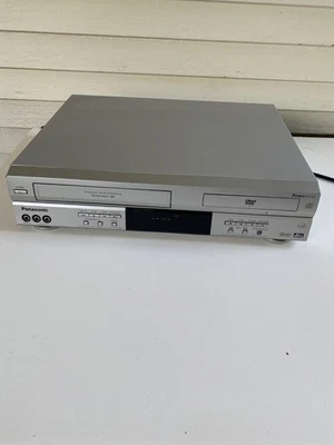 Panasonic VCR Combo Reproductor de DVD VHS PV-D4734S 4 Cabezales Hi-Fi Estéreo - Sin Control Remoto Foto 1 de 4