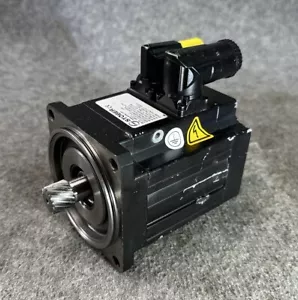 Servomotor síncrono STÖBER EEZ401UDABC5O096 S1 en funcionamiento - Imagen 1 de 11