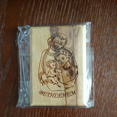 Olive Wood  magnet Holy Family  3x2inch  - Image 1 of 4