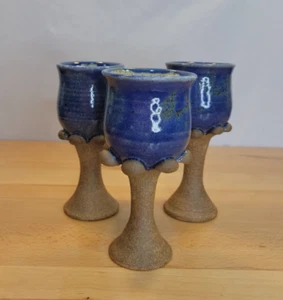 3 signierte Kunstkeramik Kelche Kelch Weingläser Steingut blau braun 6,75" - Bild 1 von 12