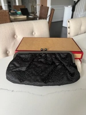 Bolso sin asas formal Express negro con cuentas satinado cierre de beso excelente nuevo  Foto 1 de 4