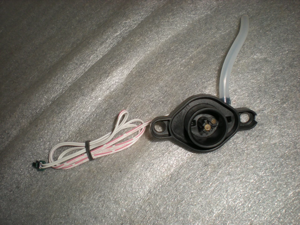 Plugue e sensor conector tanque limpo limpador com fio Hoover FH46000V fabricante de equipamento original - Imagem 1 de 4