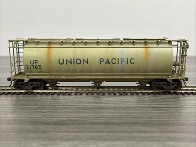 Overland Models HO Brass OMI-3038 CH-90-5 Cylindrical Hopper UP #21765 Weathered - Image 1 of 4