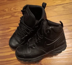Mens Nike Manoa Boot In All Black. Size 8.5 - Picture 1 of 10