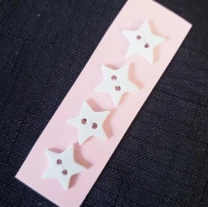 4x Vintage 15mm White Star-Shaped Button 2-Hole Flat back Plastic Craft Sewing - Picture 1 of 6