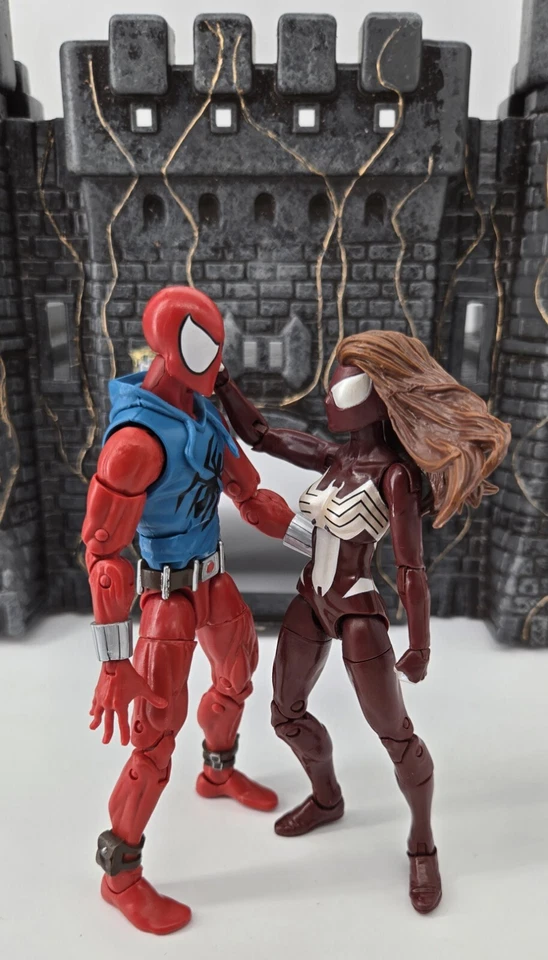 Marvel Legends Spider-Man Araña Escarlata y Araña-Mujer Guerreros de la Web Set Foto 1 de 4