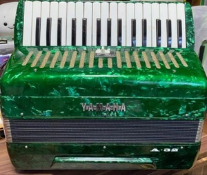 YAMAHA Accordion A-32 32 keys Green From Japan Confirmed Special case - Picture 1 of 9