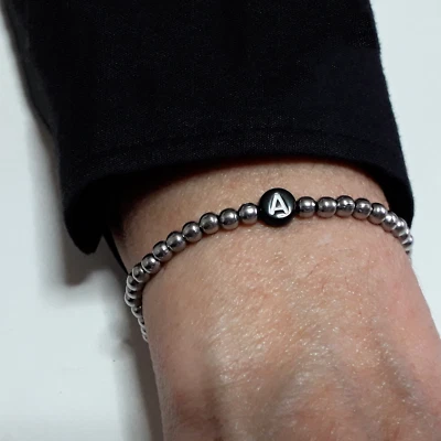 Bracciale con Iniziale Lettera Perle 4mm in Acciaio braccialetto Nome Uomo Donna - Immagine 1 di 4