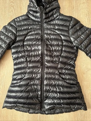 Abrigo chaqueta acolchada negra con capucha Lululemon Pack It Down para mujer, talla 4 Foto 1 de 4