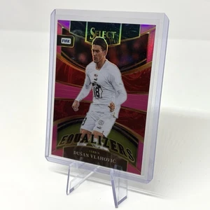 2022/23 Panini Select FIFA Dusan Vlahovic Equalizers Pink /25 Prizm Insert Chase - Picture 1 of 3