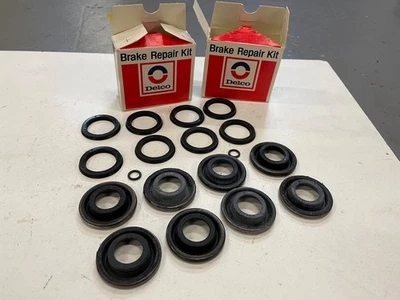 Kit guarnizioni labbro pinza freno posteriore 65-82 Corvette C2 C3 - NOS originale GM 5467288 - Immagine 1 di 3