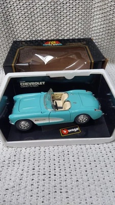 Chevrolet Corvette 1957 convertible Bburago azul pálido/blanco 1:18 caja abierta Foto 1 de 4