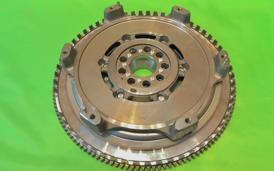 Motor BMW M3 E90 E92 E93 S65 2008-2013 volante OEM massa dupla DMF - Imagem 1 de 2