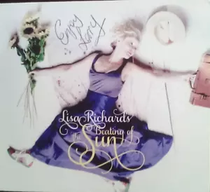 V 11 ONE X CD + FREE BONUS CD LISA RICHARDS THE BEATING OF SUN SIGNED - Picture 1 of 3