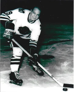 Bobby Hull-Chicago Blackhawks-8x10 BLACK & WHITE Hockey Photo - Picture 1 of 1