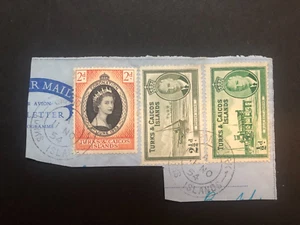 Turks & Caicosinseln - 1953 QEII Krönung, 1950 KGVI - 1/2d, 2+1/2d -auf kleinem Stück. - Bild 1 von 1