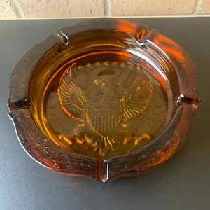 Vintage Amber Glass US Coat of Arms Eagle Shield 7 Stars Ashtray 10” x 2” Round - Picture 1 of 7