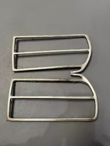 Par de luces traseras cromadas OEM originales Audi FOX 74’ - Imagen 1 de 4