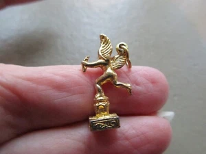 PULSERA COLGANTE VINTAGE TONO DORADO ESTATUA EROS LONDRES PICADILLY CIRCO LLAVERO ENCANTO - Imagen 1 de 6